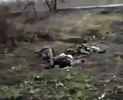 UA soldier shows multiple bodies of dead RU soldiers