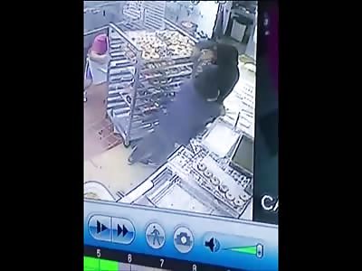 Business Owner Resists Robbery and gets Quick Bullet tot he Head 