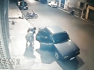Man tries to kidnap little girl in front of her father