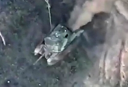 Russian tank hits a mine in Donetsk