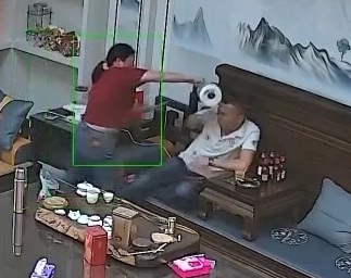 Chinese waitress calmly Poured Boiling Water on client 