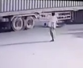 Indian man commit suicide by jumping under truck 