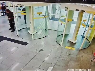 Teen Shoots Security Guard in Bank.