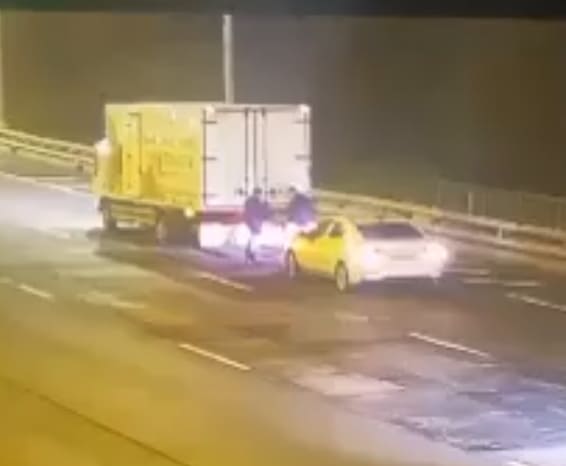 Parking On Busy Highway Turns Into A Disaster