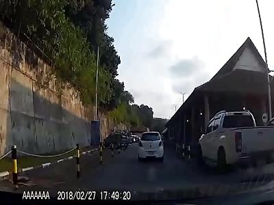 Motorcyclist gets Clotheslined by a Steel Bar(Better Quality)
