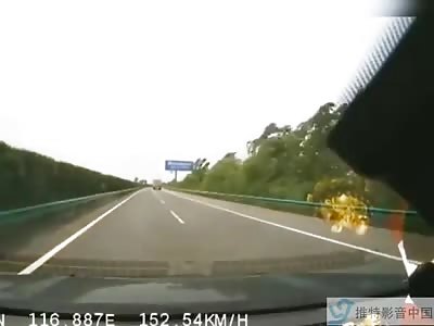 Stupid Chinese driver causing a deadly shocking accident 