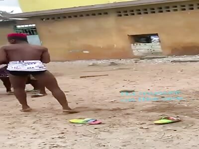 Two African topples prostitute fighting 