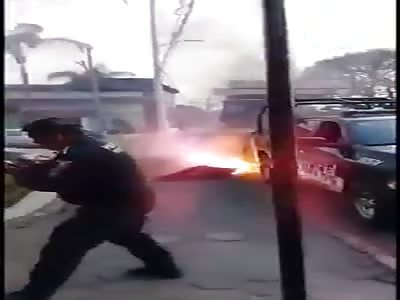 TWO MEXICAN POLICE OFFICERS GET ELECTROCUTED TO DEATH 