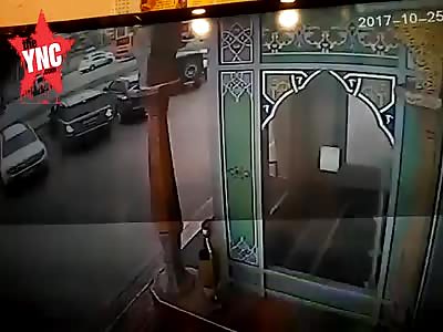 man forgets to put the handbrake on in Moscow 