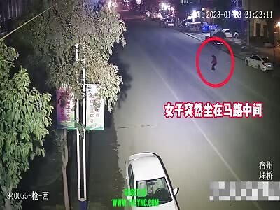 A woman was crushed by a car in Yongqiao District