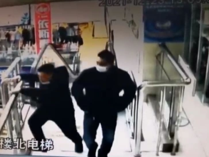 Guy Leaps To His Death Inside Shopping Mall