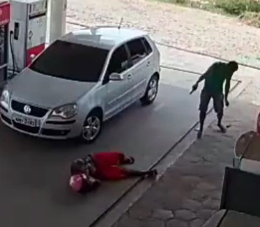 Off Duty Officer Shoots Bad Luck Robbers (Full Video)