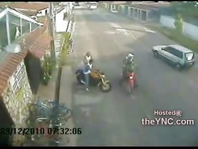 Man Methodically Executed on Bike in Front os his Hysterical Girlfriend (Watch End for Zoom of Murder)