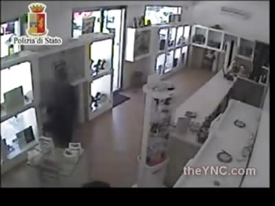 Thief Beaten and Murdered by Awesome Jewelry Store Owner
